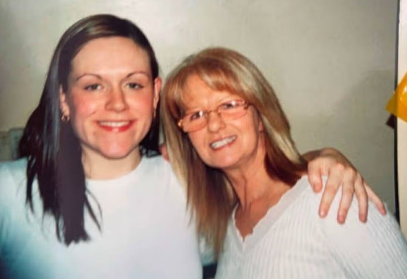 Carol Tinsley, right, with her niece Lisa.