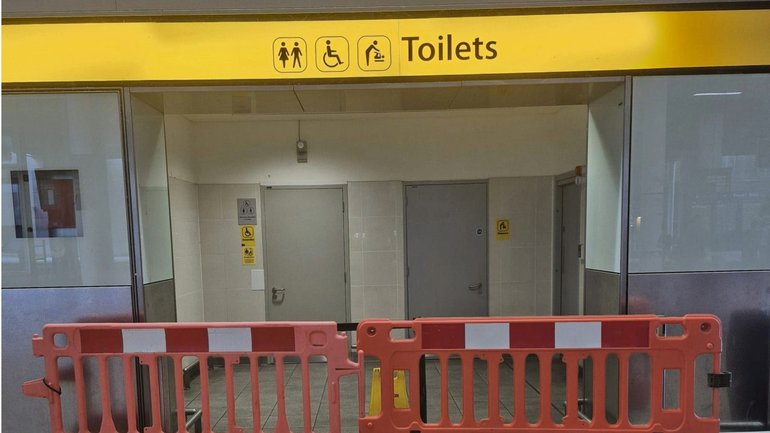 London's Gatwick airport was hit by a major water outage for hours, prompting the closure of toilets.
