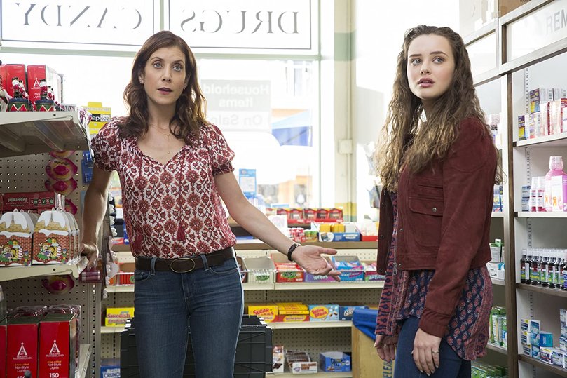 Kate Walsh in 13 Reasons Why, alongside co-star Katherine Langford.