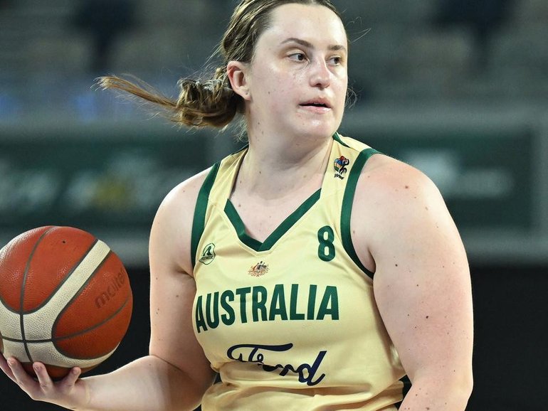 Georgia Munro-Cook tried to rally the Wombats but fouls proved costly in the defeat by Scotland. (James Ross/AAP PHOTOS)