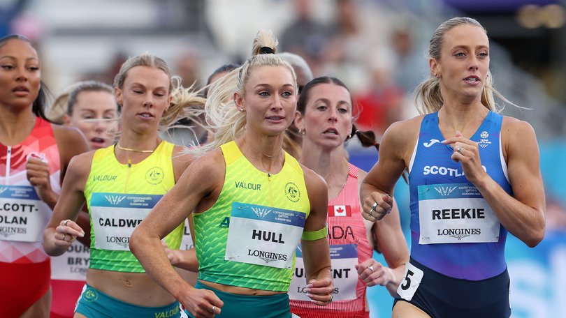 Jess Hull has put in a professional performance to cruise through her women’s mile.