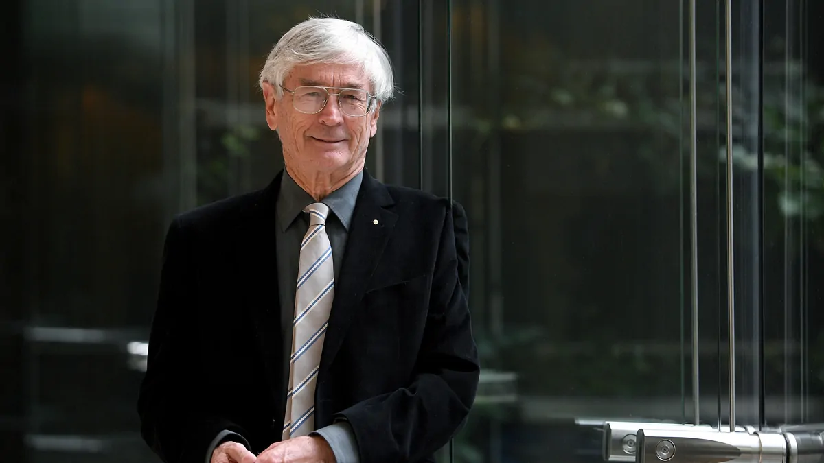 Lake Eyre: Dick Smith slams South Australia government for swimming and boating ban
