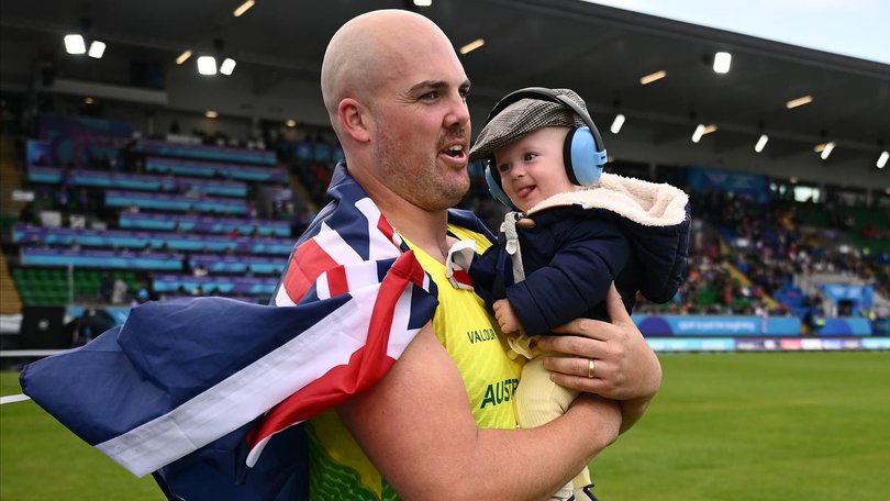 Matt Denny celebrated with son Roman after winning gold in Glasgow. (Joel Carrett/AAP PHOTOS)