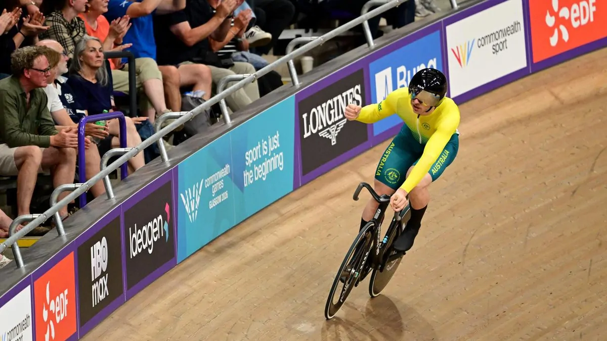 Commonwealth Games: Leigh Hoffman dominates men’s sprint in Games track cycling
