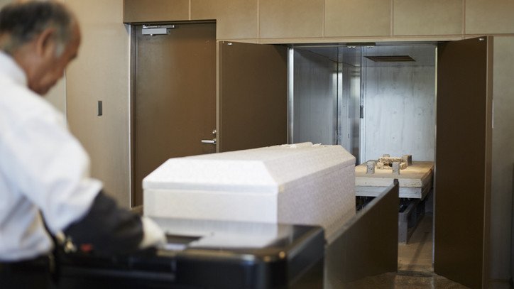 Mum’s final wish destroyed by funeral home mistake.