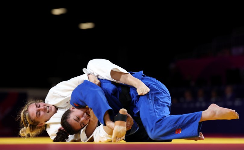 Maria Swan (blue) was taken down but still wins silver for Australia.