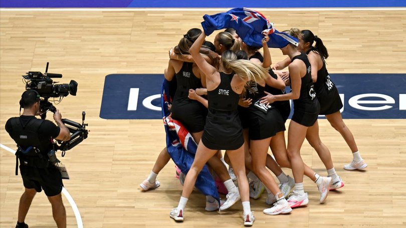 New Zealand have won their first netball gold medal since the 2010 Delhi Commonwealth Games. (Lukas Coch/AAP PHOTOS)