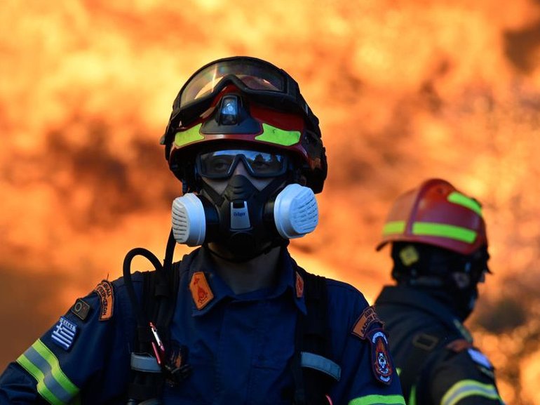 The flames from a major fire have spread to within a few kilometres of the coastal town of Megara. 
