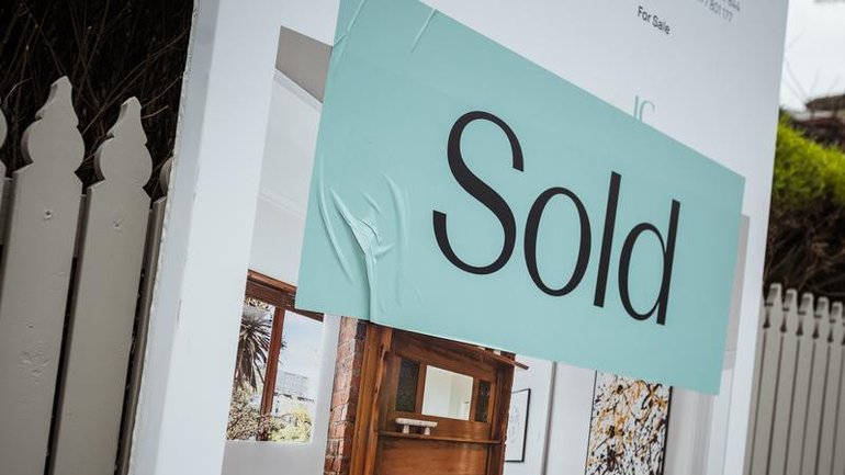 The latest data has pointed to a continued fall in house prices across Australia. 