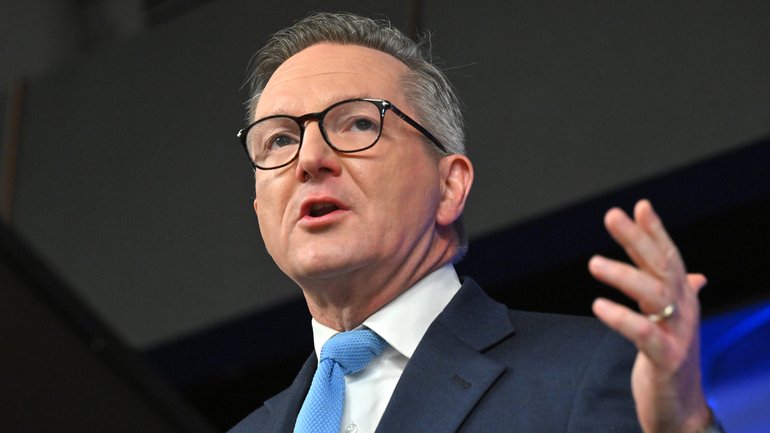 Minister for Climate Change Chris Bowen unveiled huge solar cuts for businesses.