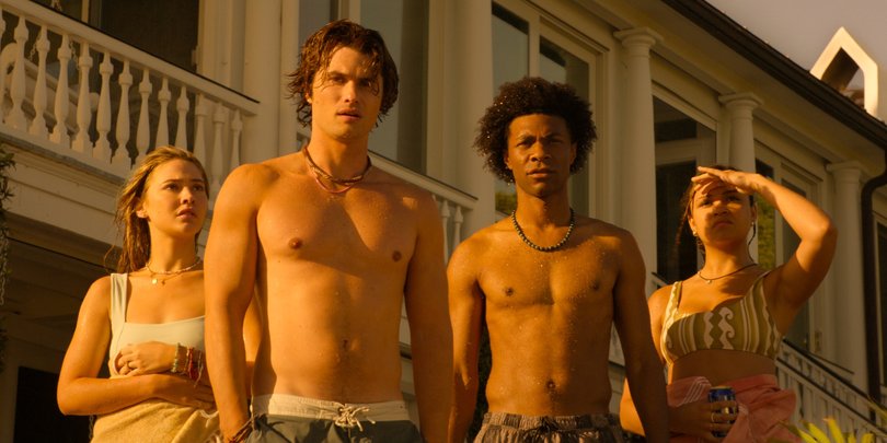 Outer Banks. (L to R) Madelyn Cline as Sarah Cameron, Chase Stokes as John B, Jonathan Daviss as Pope, Madison Bailey as Kiara.