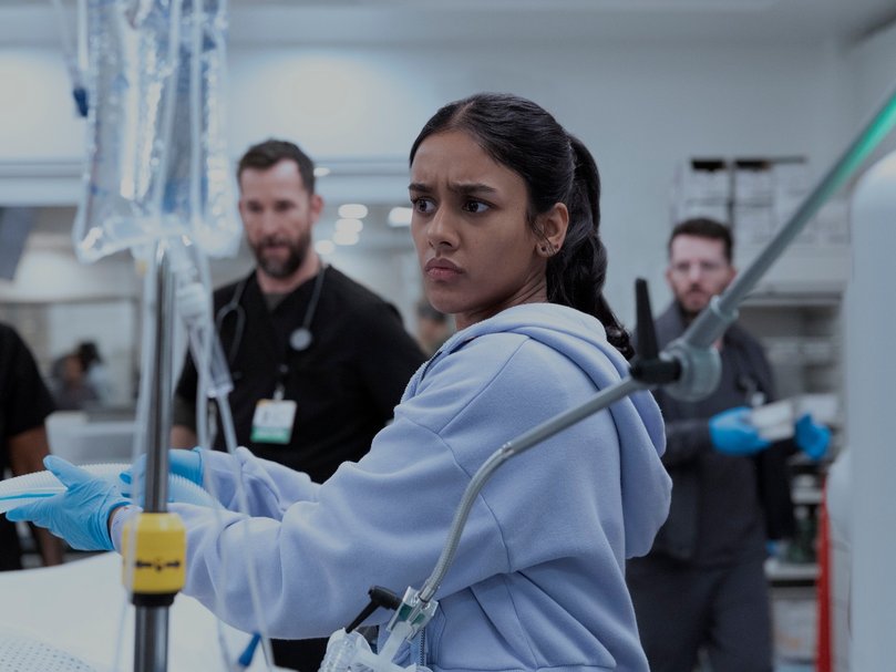 Much like the medical personnel they play, the cast of the Pitt spend long hours working.