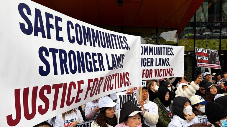 The death of a good Samaritan in Melbourne has prompted calls for tougher youth crime laws. (Callum Godde/AAP PHOTOS)