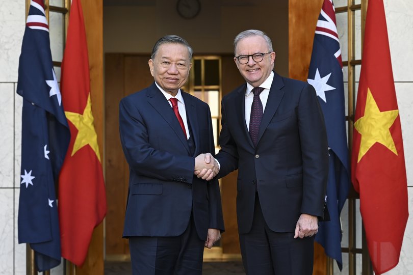 Prime Minister Anthony Albanese greets General Secretary and President of Vietnam.