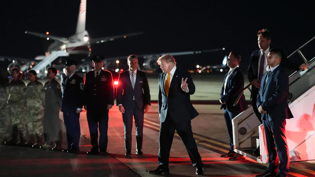 THE NEW YORK TIMES: Catering truck and a decoy jet: How Donald Trump’s great plane ruse unfolded