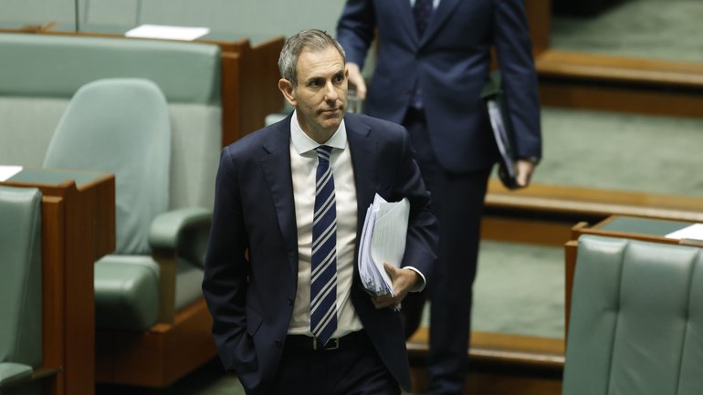CANBERRA, AUSTRALIA - AUGUST 12: Treasurer of Australia Jim Chalmers arrives in the House of Representatives at Parliament House on August 12, 2026 in Canberra, Australia. Both houses of parliament sat in August, as political turmoil plagues the opposition and One Nation continues to make headlines. (Photo by Hilary Wardhaugh/Getty Images)