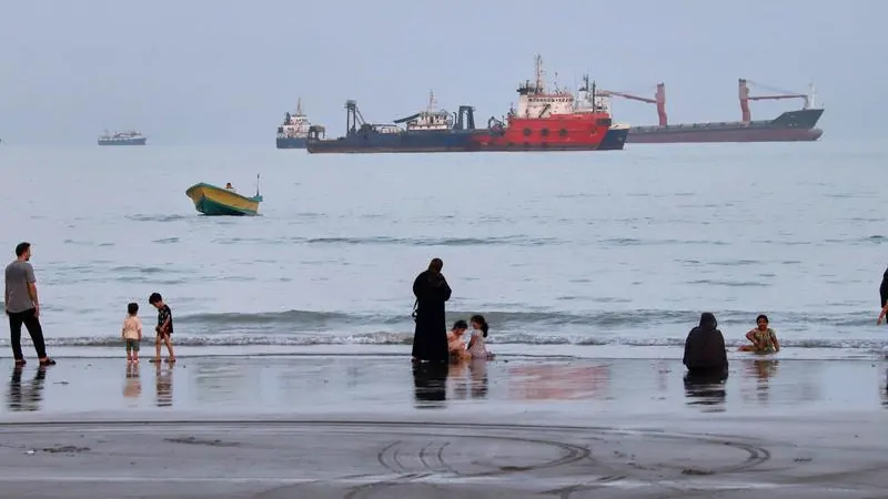 Middle East latest: New Houthi attacks on shipping as Iran war talks at impasse