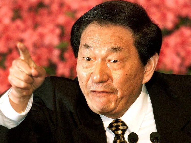 Zhu Rongji's style was tough enough to attract the nicknames Boss and Madman Zhu. (AP PHOTO)