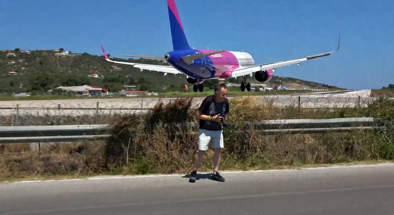 Among pilots, the airport is known as difficult, with former pilot Todd Smith telling The Sun that the landing was “tricky”.