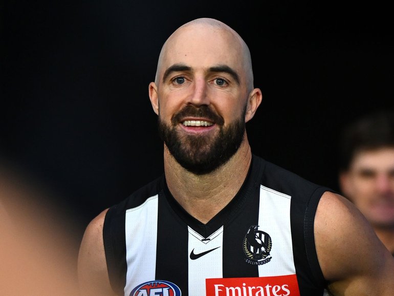 Collingwood veteran Steele Sidebottom has told his teammates he will retire at end of the AFL season.