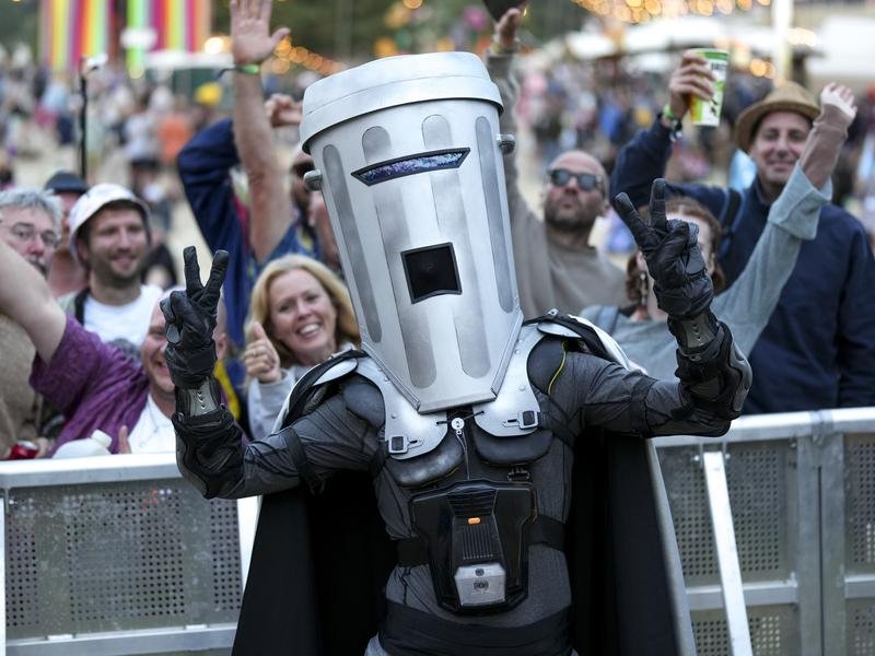 Comedian Jonathan Harvey aka Count Binface hailed the result as the “greatest swing in British history” for a “lone wolf space warrior”.