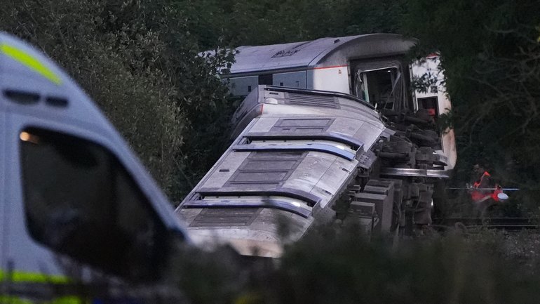 The scene where two people have been seriously injured after a train with around 150 people on board derailed near Lewes railway station in East Sussex. 