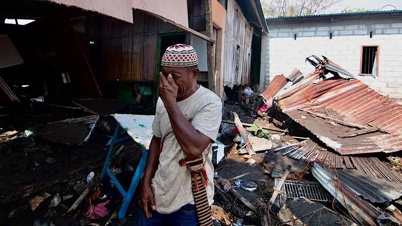 Indonesia earthquake: 7.7 magnitude quake on Flores kills at least 47 as search for survivors continues Indonesia earthquake: 7.7 magnitude quake on Flores kills at least 47 as search for survivors continues