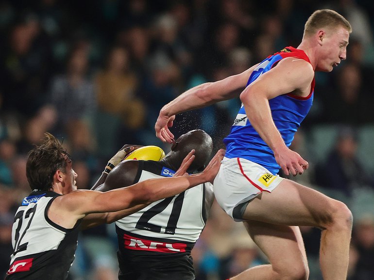 Jacob van Rooyen takes Aliir Aliir