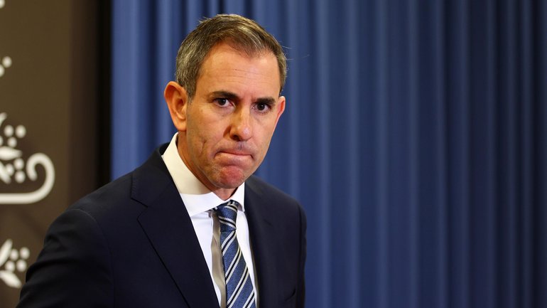 Labor sounds alarm as fight over Aussie super erupts.