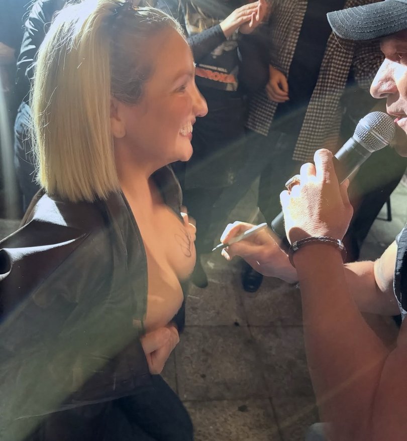 In true rockstar fashion, the 50-year-old singer signed some autographs on party attendees during his set.