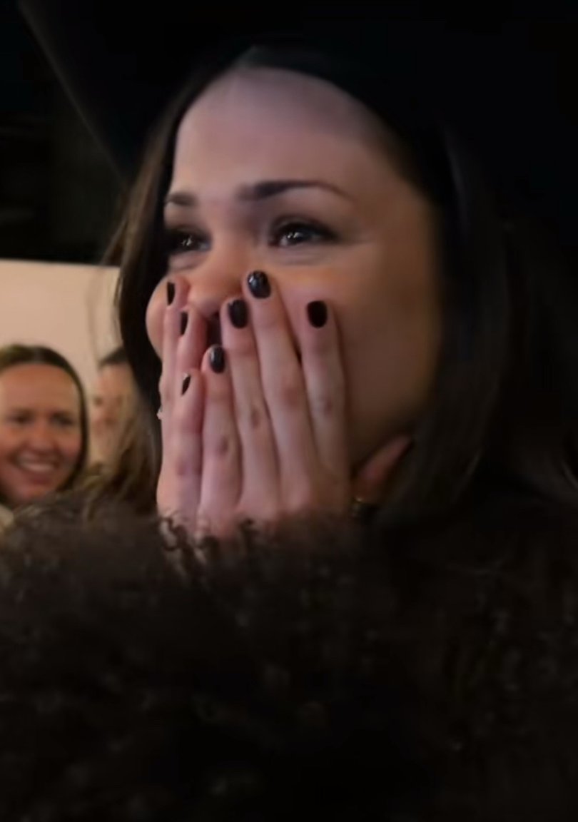 The Australian Idol alum’s surprise appearance left the 33-year-old actress speechless.