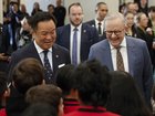 Thai Prime Minister Anutin Charnvirakul and Prime Minister Anthony Albanese greet school children at Parliament House.
