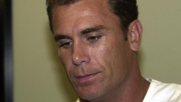 Scandal storm: captain Wayne Carey announces he will quit North Melbourne in March, 2002. (Julian Smith/AAP PHOTOS)