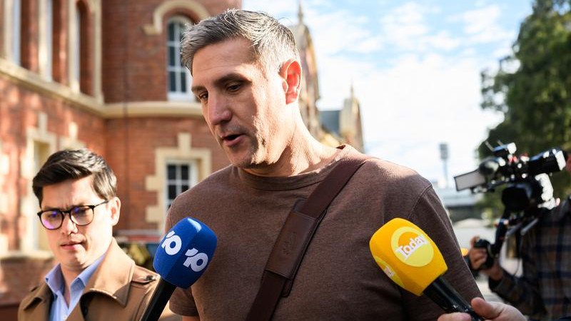 Sydney CEO Matthew Pavlich is urging fans to stick by the Swans ahead of the final round match. (Bianca De Marchi/AAP PHOTOS)