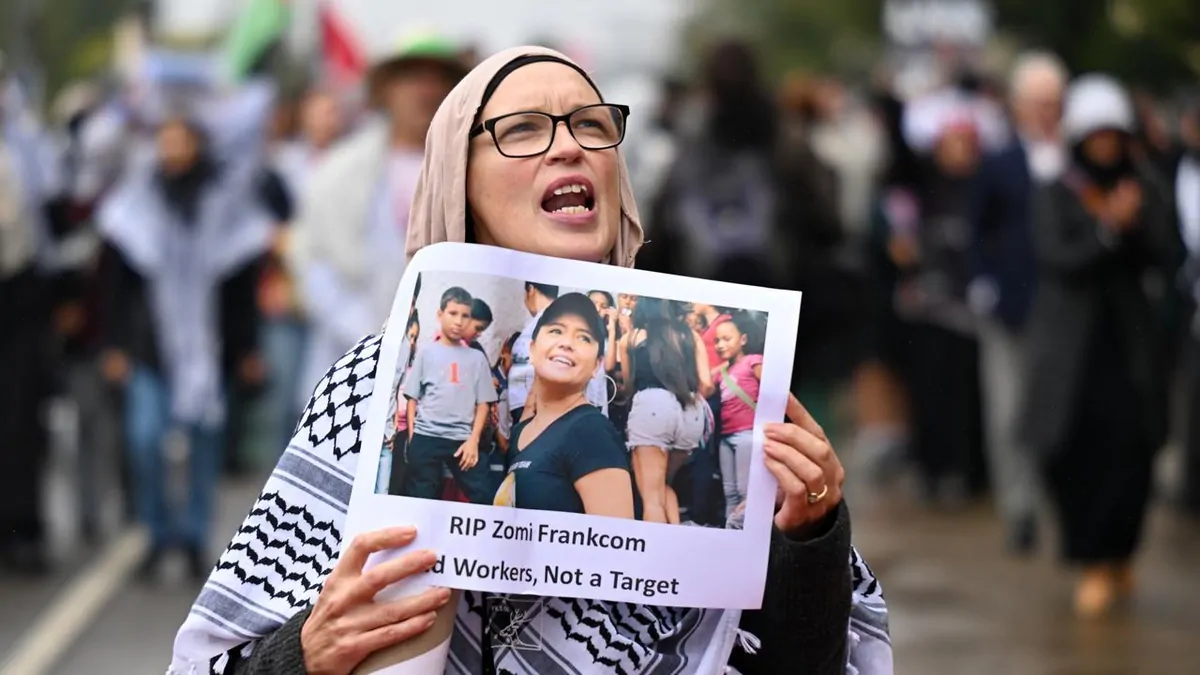 Zomi Frankcom death: Anthony Albanese demands independent review after Israel refuses to apologise over Gaza strike Zomi Frankcom death: Anthony Albanese demands independent review after Israel refuses to apologise over Gaza strike