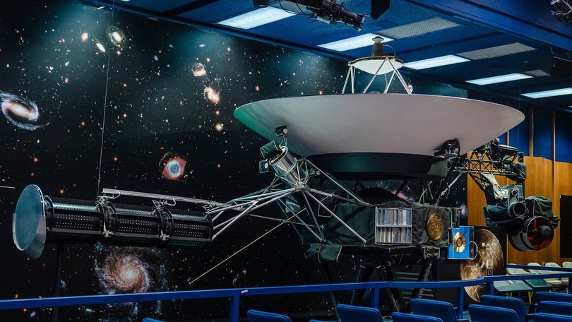 A full-size model of the Voyager spacecraft at NASA’s laboratory in California.