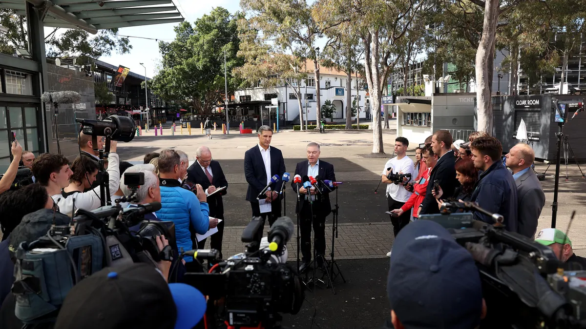 Justin Langer: Sydney Swans saga a lesson that facts, taking a breath and truth is the way to handle a crisis Justin Langer: Sydney Swans saga a lesson that facts, taking a breath and truth is the way to handle a crisis