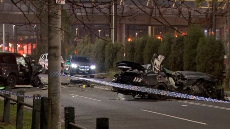 Man killed after crashing stolen car in East Melbourne.