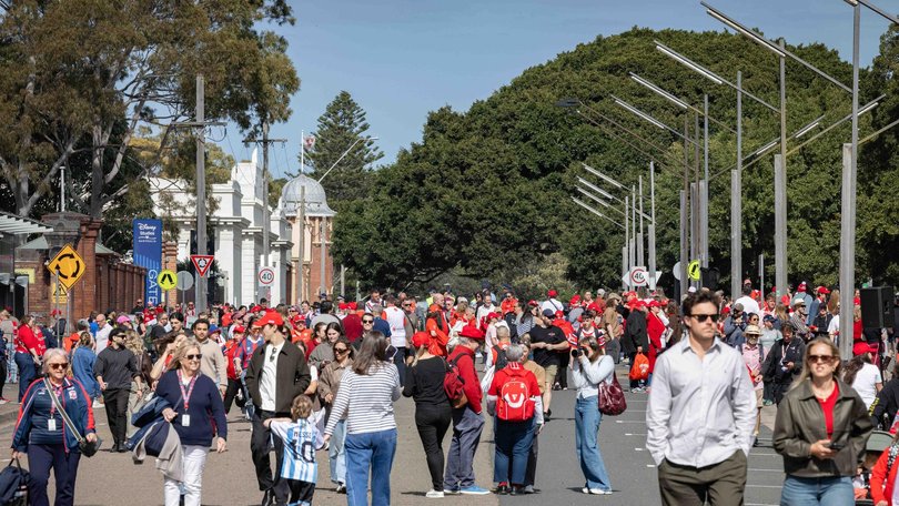 Fans turned up at the SCG ahead of AFLW Round 2 Sydney Swans v Essendon Bombers. Picture: NewsWire / Nadir Kinani