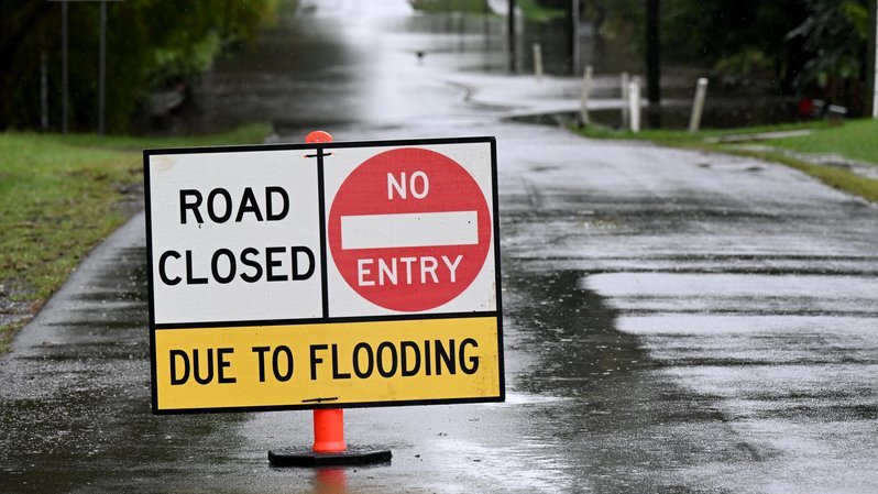 Severe storm threat as 100mm deluge bears down.