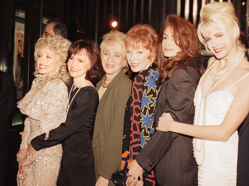 Dolly Parton with her Steel Magnolias co-stars at the New York premiere in 1989, Sally Field, Olympia Dukakis, Shirley MacLaine, Julia Roberts and Daryl Hannah.
