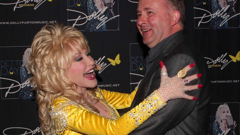 Anthony Albanese was credited for giving Parton the green light to drive her enormous tour bus during the Australian leg of her 2011 tour.