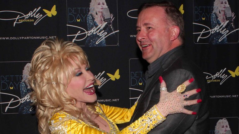 Anthony Albanese was credited for giving Parton the green light to drive her enormous tour bus during the Australian leg of her 2011 tour.