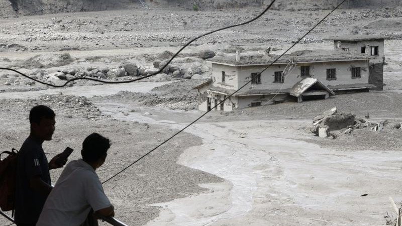 A massive flash flood swept through Nepal and Tibel's border region. (EPA PHOTO)