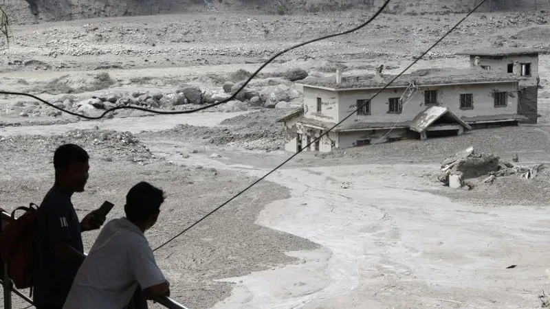 Travel warning: Australians urged to avoid Nepal flood zones as 34 remain missing