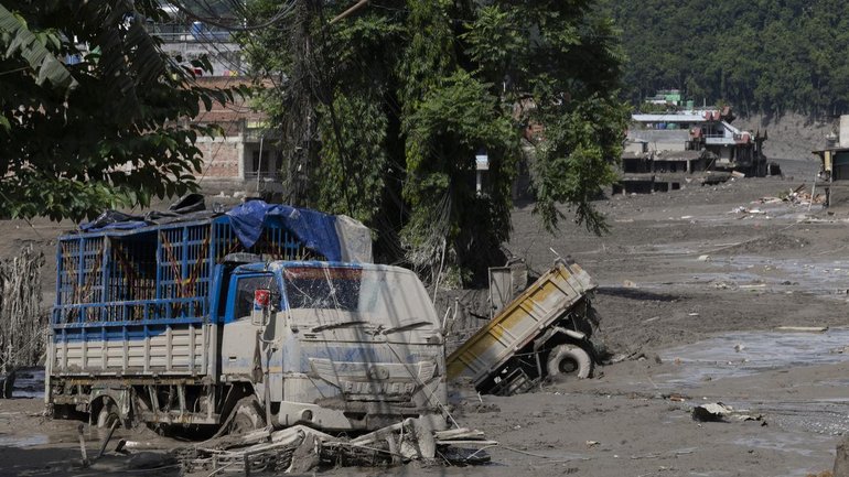 There's a total of 34 Australians who are missing along the Himalayan border after flash flooding. (EPA PHOTO)