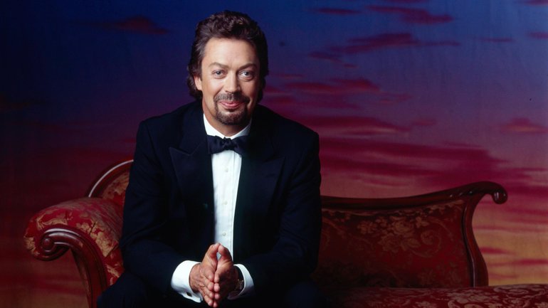 Tim Curry, the actor who made Frank-N-Furter from the Rocky Horror Show a worldwide cult figure, has died aged 80 after a long illness.