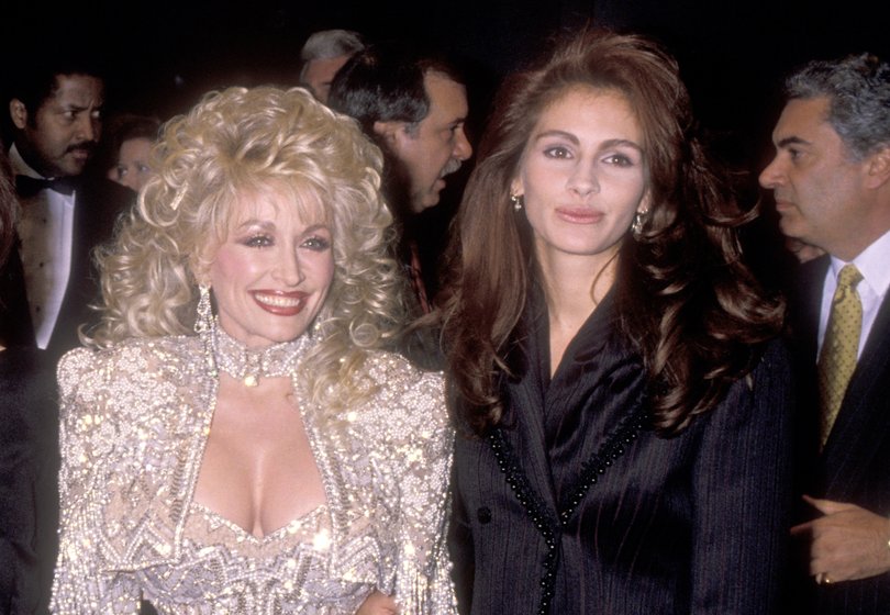 Dolly Parton and Julia Roberts attend the Steel Magnolias New York premiere in 1989. 