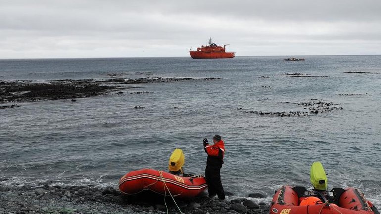 Staff will be withdrawn from the Australian territory of Macquarie Island in the Southern Ocean 