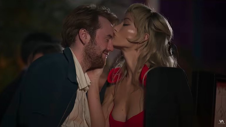 Cooper Hoffman and Olivia Wilde in I Want Your Sex.